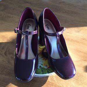 Fioni t strap chunky heel shoes. Size US 7. Colour is a red wine or burgundy.